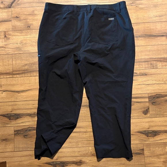 Eddie Bauer Men's Black Cargo Pants - Picture 4 of 5